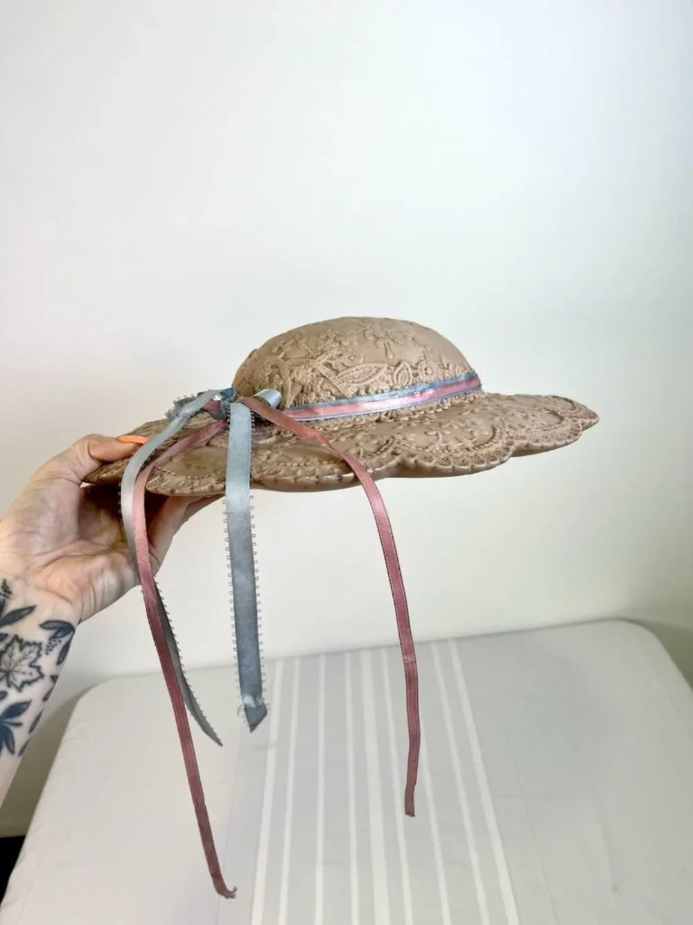 VTG Lace Bonnet Wall Pocket Cottagecore Victorian Nursery Chalkware Decor Boho